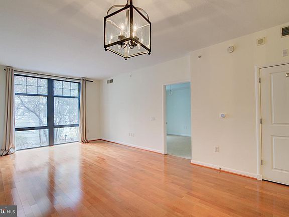 5th image of 1021 N Garfield St APT 132