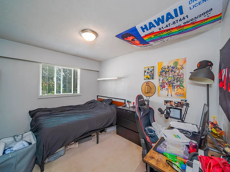 167 52a St #167 — Photo 21