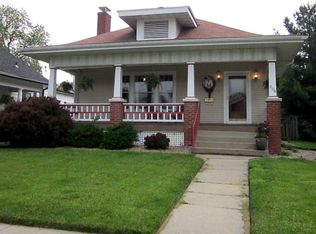 204 4th St, Carmi, IL 62821