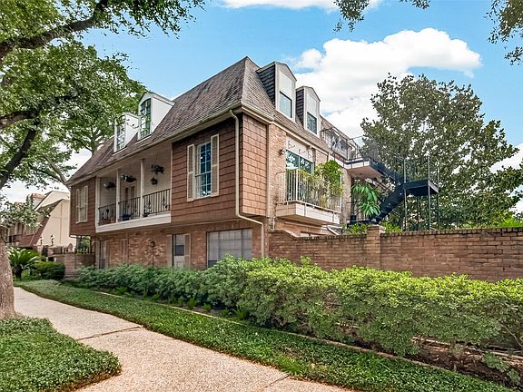 4th image of 408 N Post Oak Ln #408