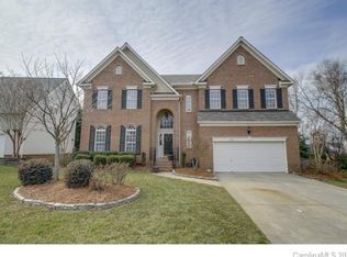 8824 Kingston Forest Dr, Charlotte, NC 28277
