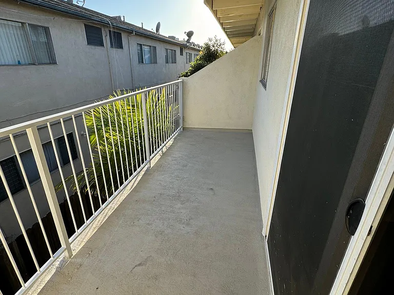 3722 Mentone Ave #8 — Photo 16