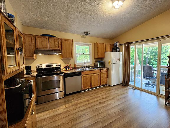 3rd image of 505 Laurel Dr