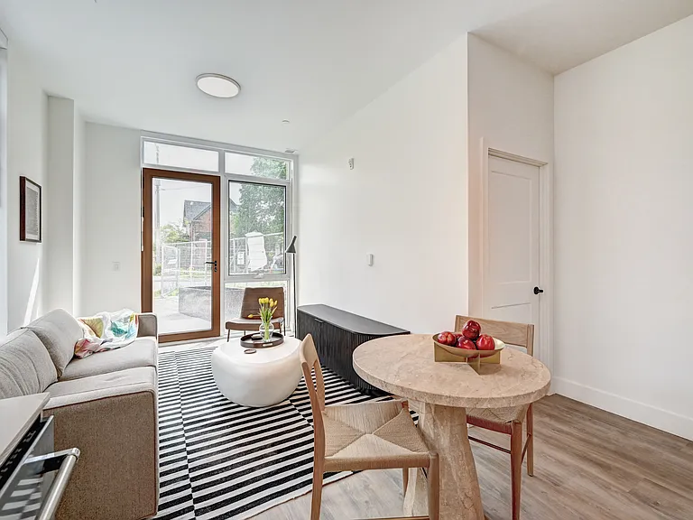 415 Duke St W — Photo 27