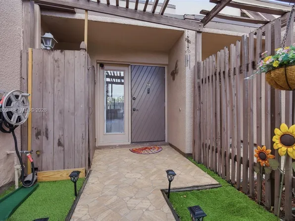 12399 NW 11th St, Pembroke Pines, FL 33026