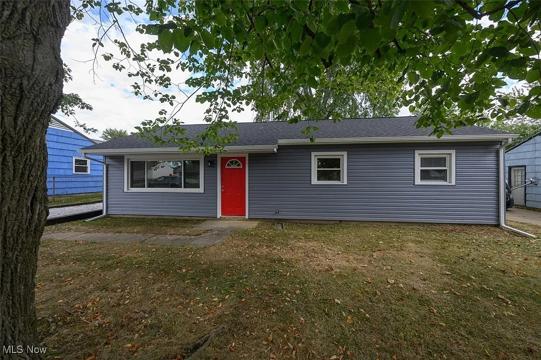2310 Willowrow Ave NE photo 1