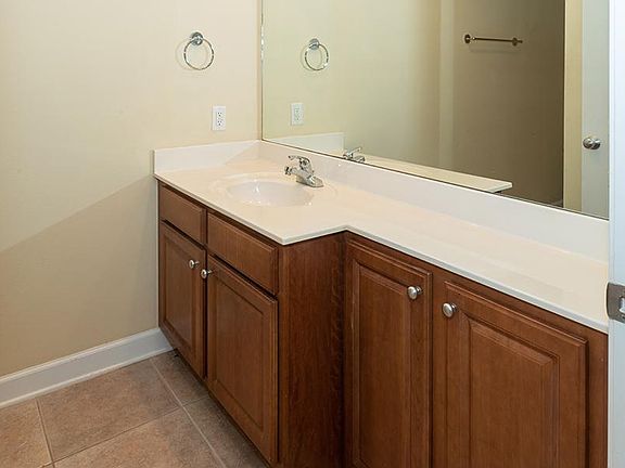 5th image of 113 Brooks St Unit 103