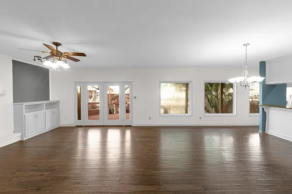 3 bed, 2.5 bath, 2315 sqft, $3,200 — Photo 2