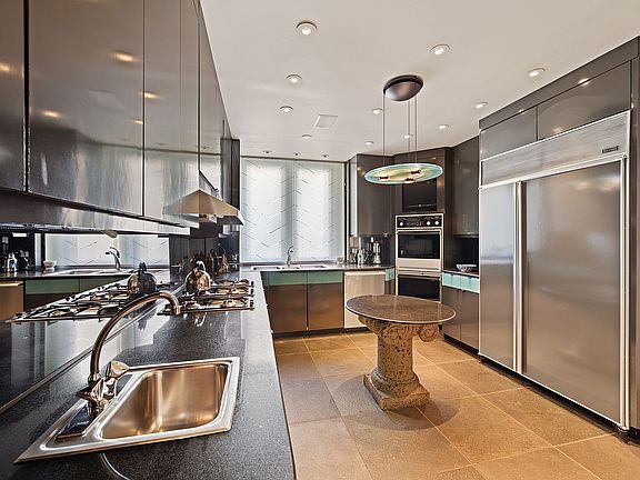 5th image of 130 E 67th St #4DG