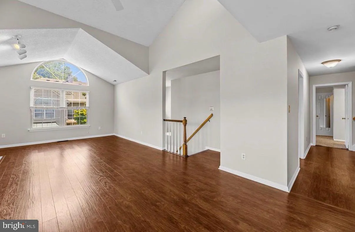 3 bed, 2.0 bath, 1550 sqft, $3,050 — Photo 4