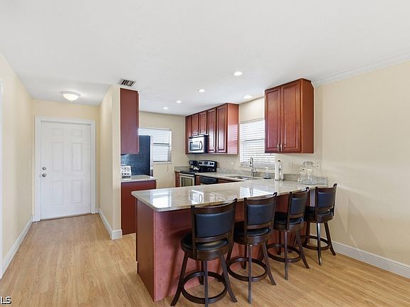 2nd image of 4718 SE 5th Ave APT 9