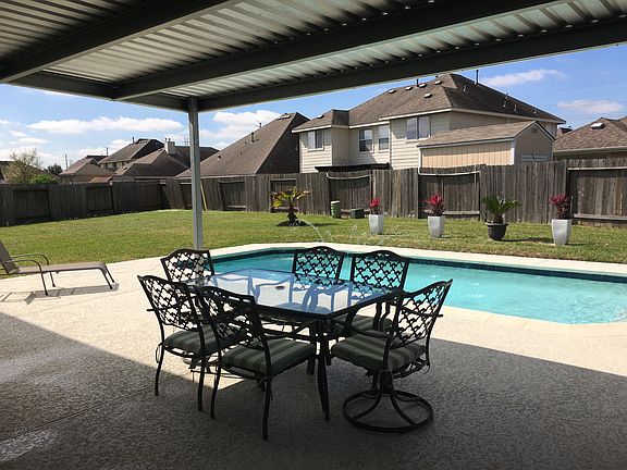 2nd image of 2106 Sabine Ct