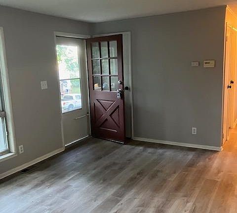 3rd image of 31 Leslie Ave