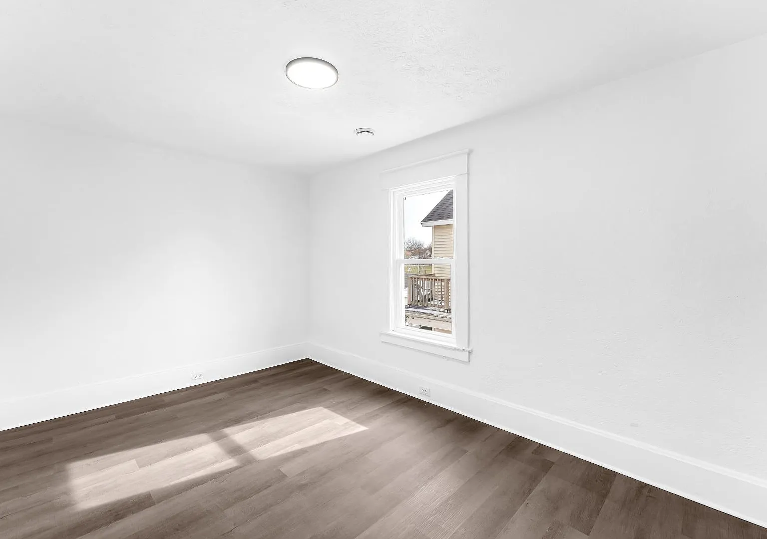 1754 Godfrey Ave SW - Upper — Photo 3