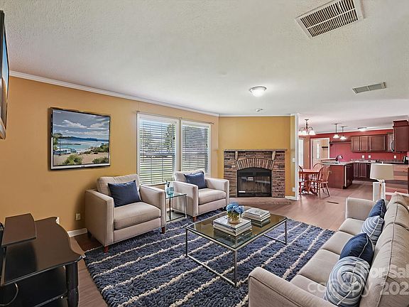 3rd image of 1069 Heather Glen Dr