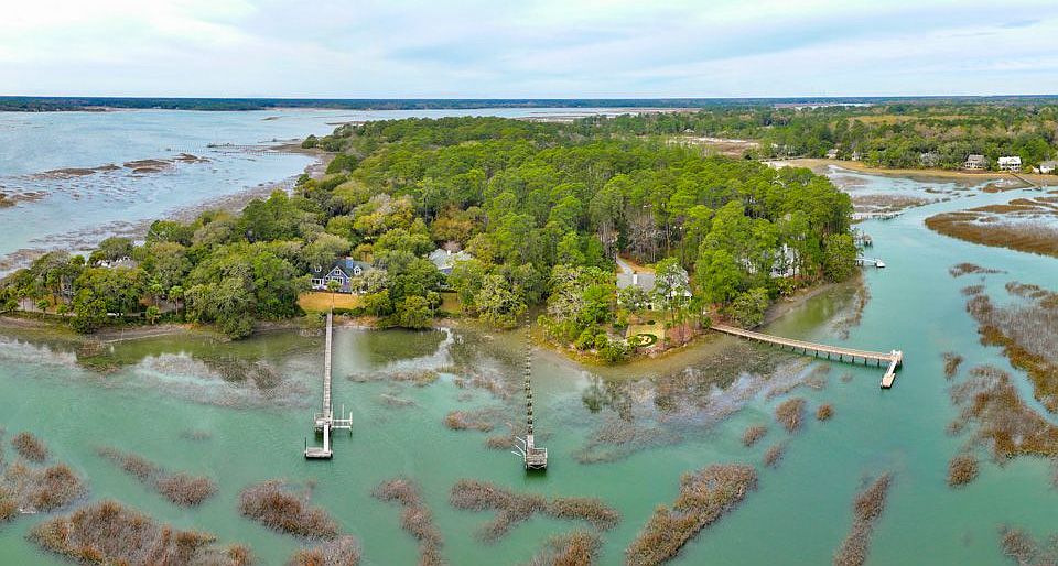 1st image of 21 River Bend Dr