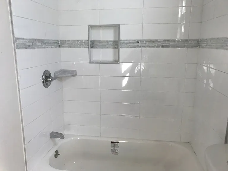 915 Mellon St — Photo 9