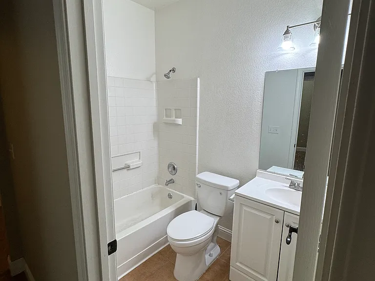 901 Ross Dr — Photo 13