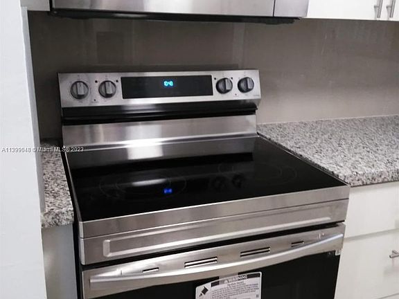 5th image of 110 Fontainebleau Blvd APT 313
