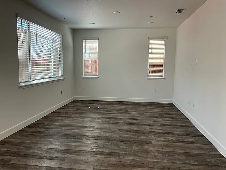 3249 Garibaldi Dr — Photo 5