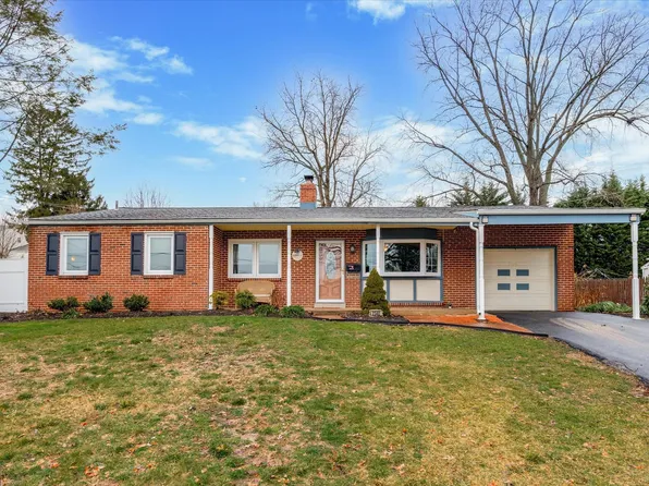 2340 Overlook Dr, Aston, PA 19014