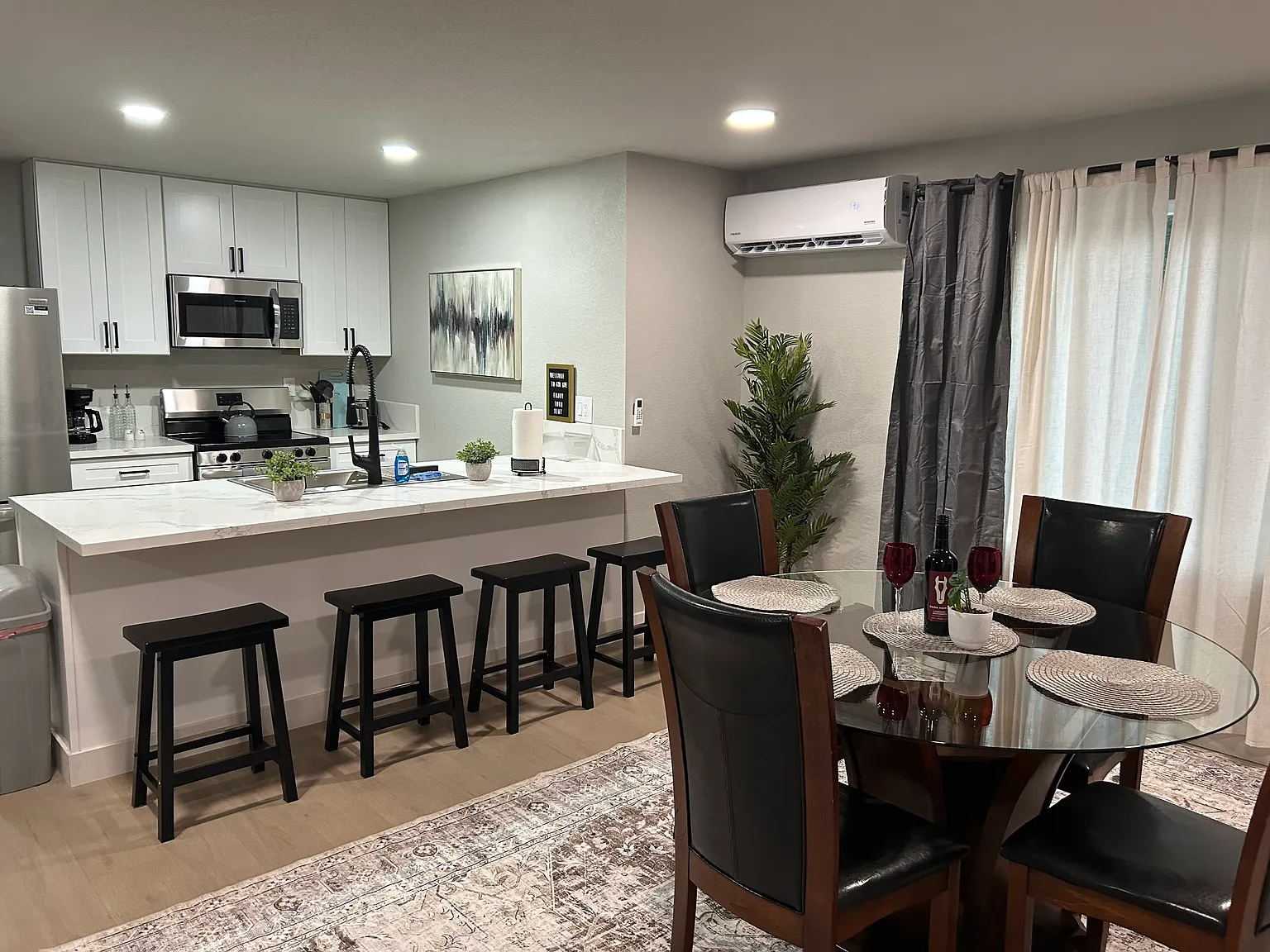 3 bed, 1300 sqft, $2,985 — Photo 2