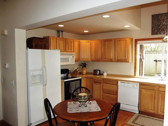 Lots of counter & cabinet space