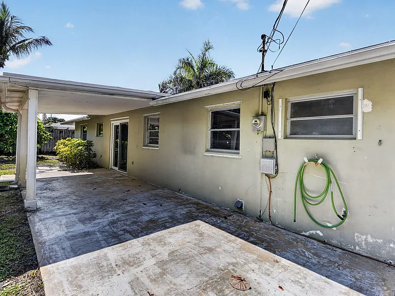 101 Beverly Rd E — Photo 38