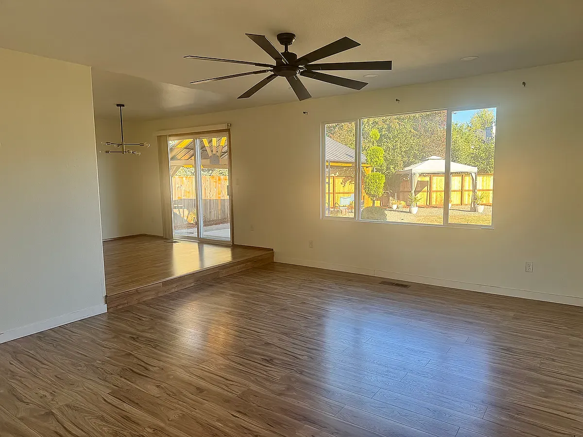 4481 Glacier St — Photo 3