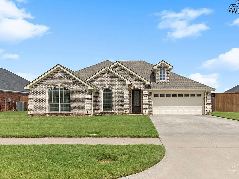 4815 Falcon Crest Blvd — Photo 1