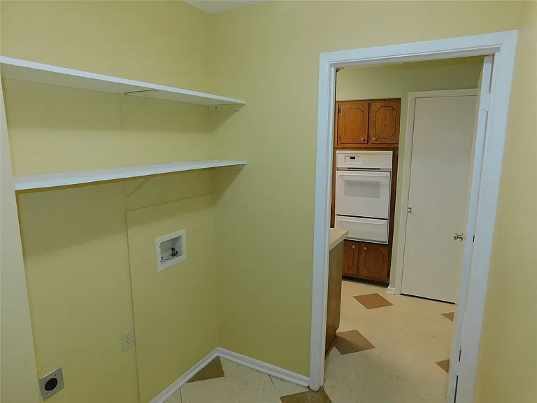 2445 Eastbrook Dr — Photo 21