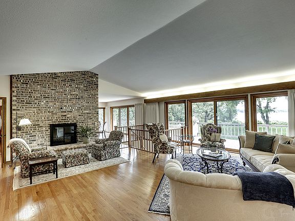 4th image of 2512 Shoreline Dr