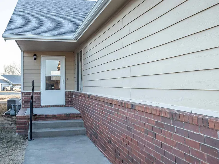 1048 E Karla Ave — Photo 2