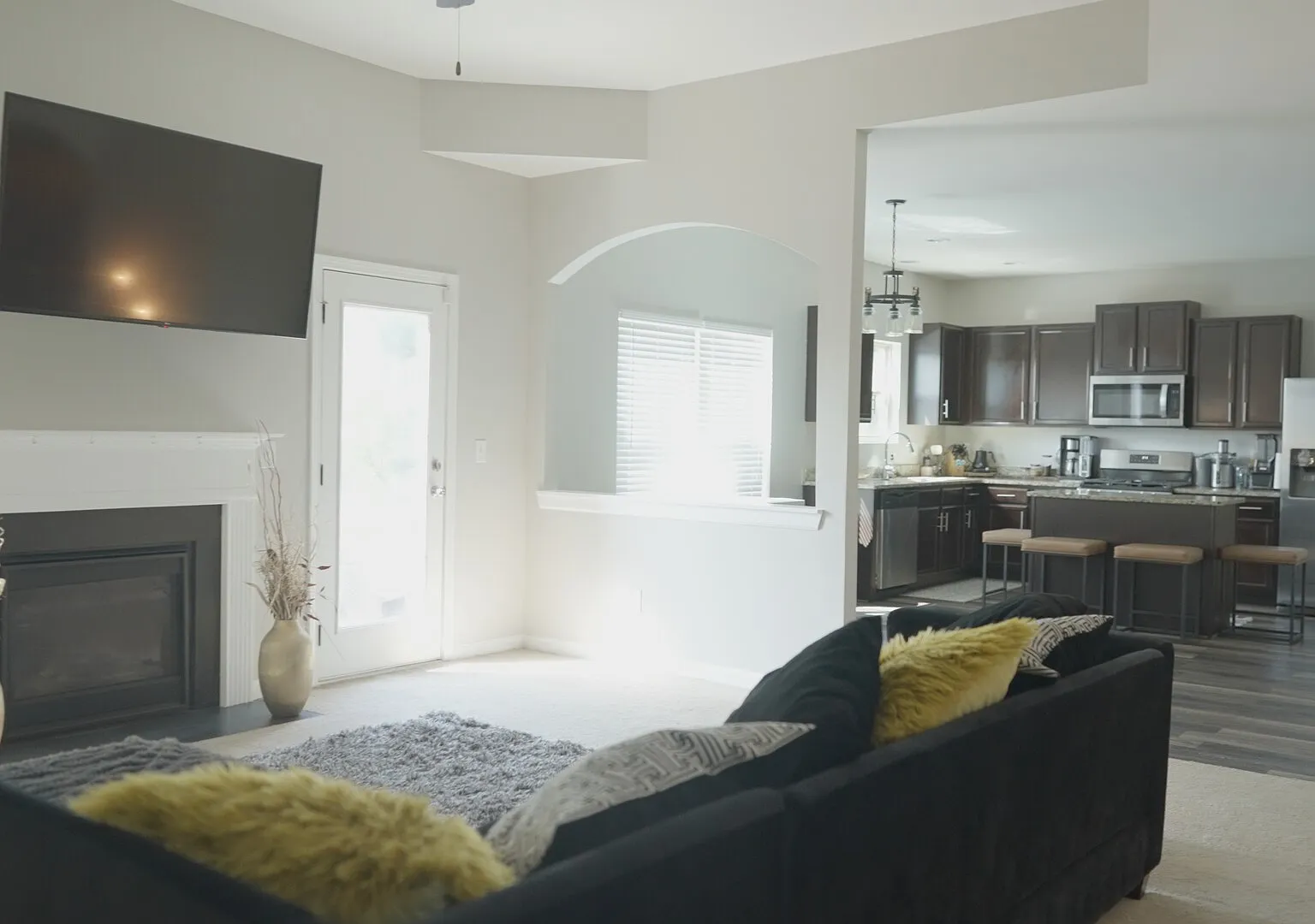 Spacious Haven Near Airport & Downtown — Photo 3
