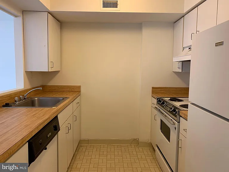 1209 Locust St #3F — Photo 10