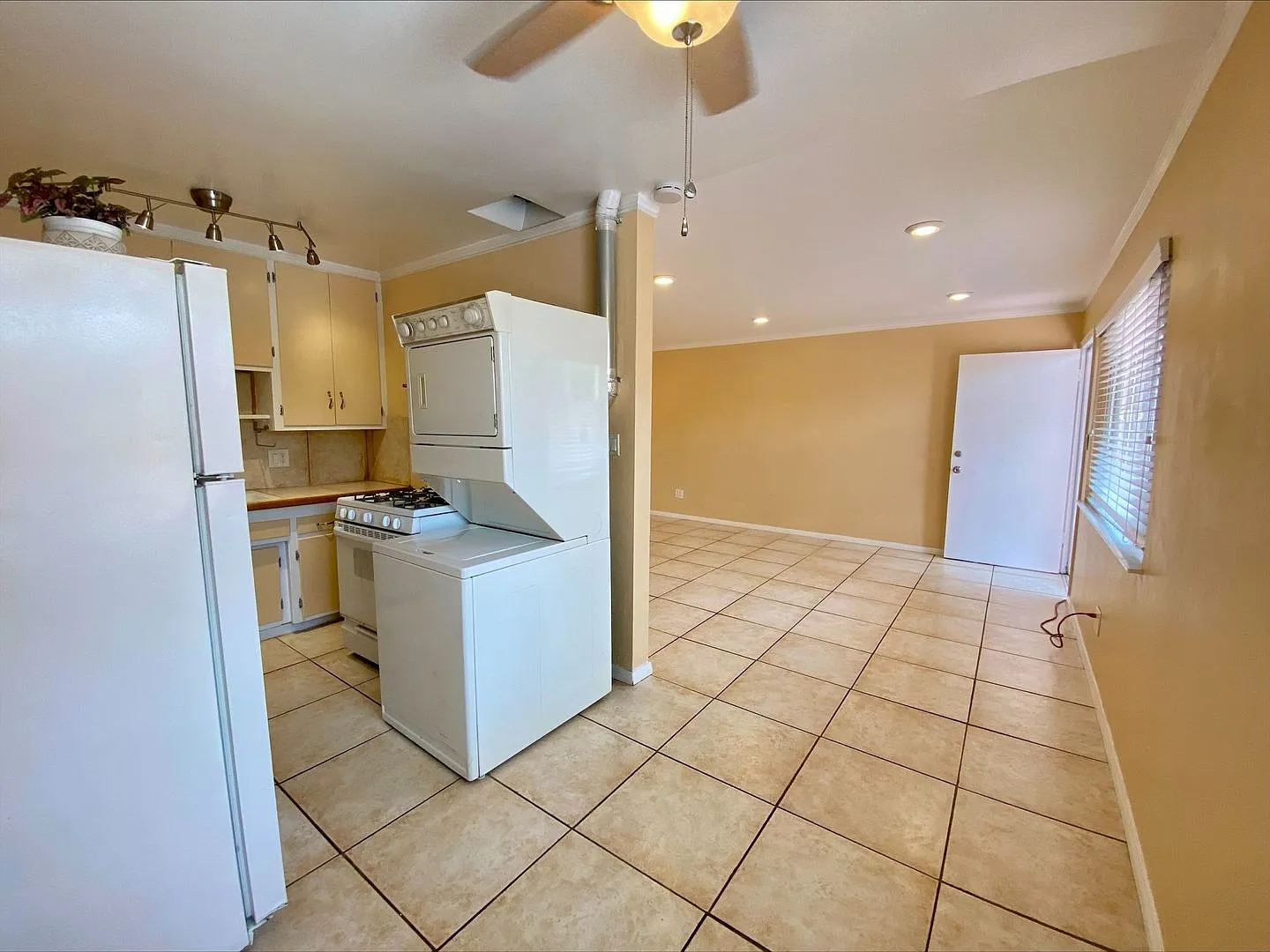 Conveniently Situated Near Shops, Breweries, & Restaurants in North Park! In Unit Washer & Dryer!... — Photo 3