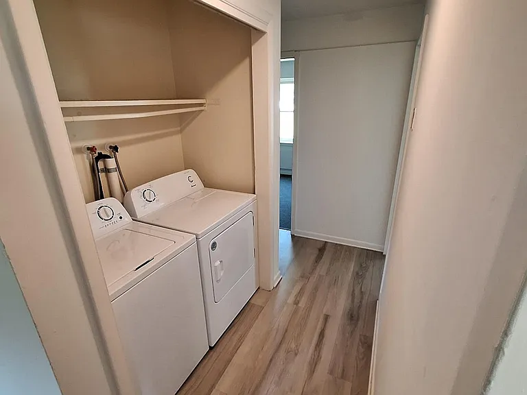 Charlotte Place Apartments — Photo 35