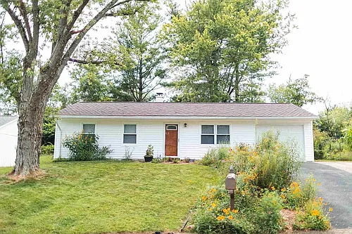 1021 W Meadow Ln Photo 1