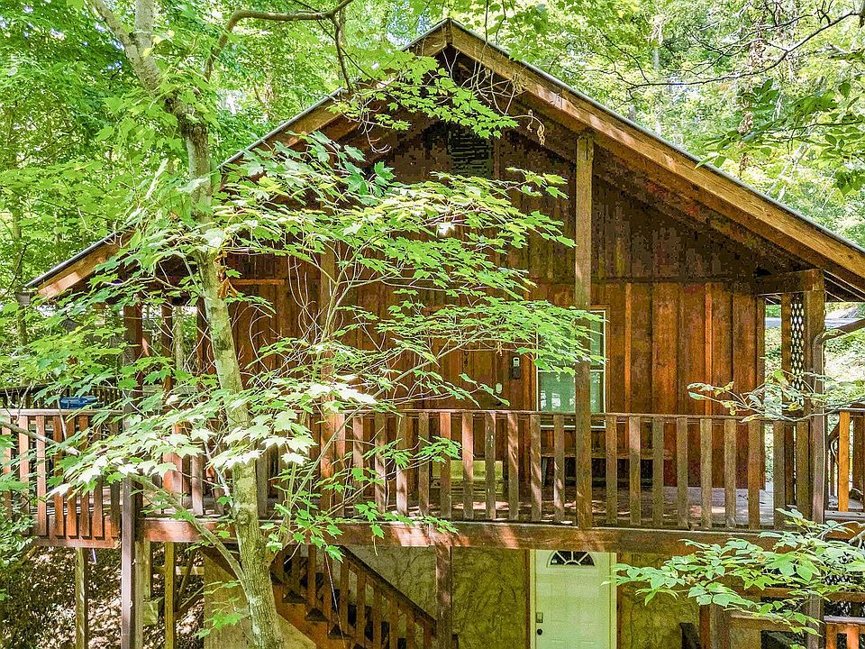 1st image of 704 Forest Dr
