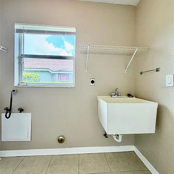 3415 Silver Meadow Way — Photo 36