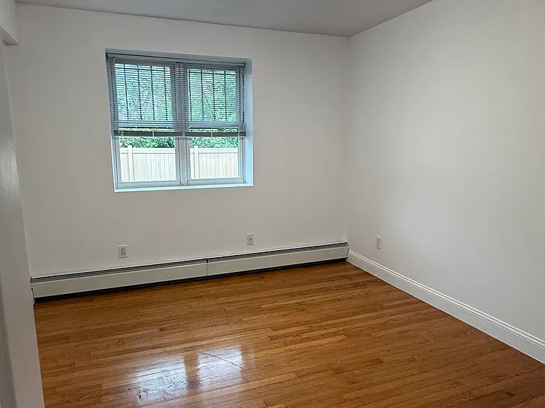 2234 Hering Ave #3 — Photo 4