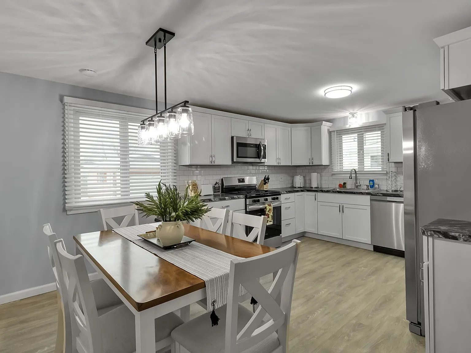 3 bed, 1200 sqft, $3,000 — Photo 1