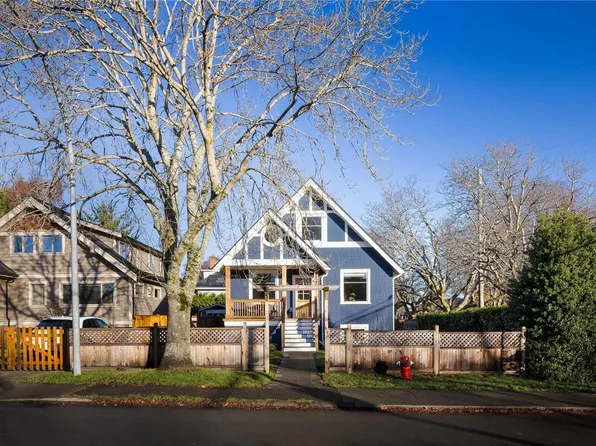 2194 Central Ave, Oak Bay, BC V8S 2R5