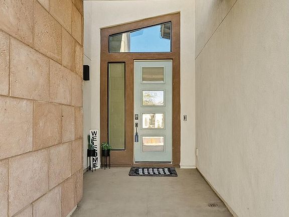 3rd image of 1129 E LA MIRADA Drive