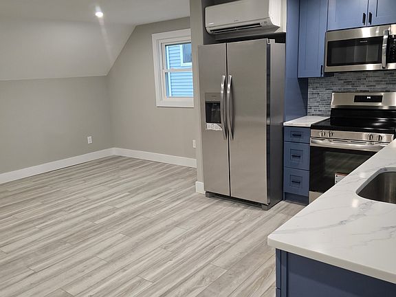 2nd image of 601 N Surrey Ave