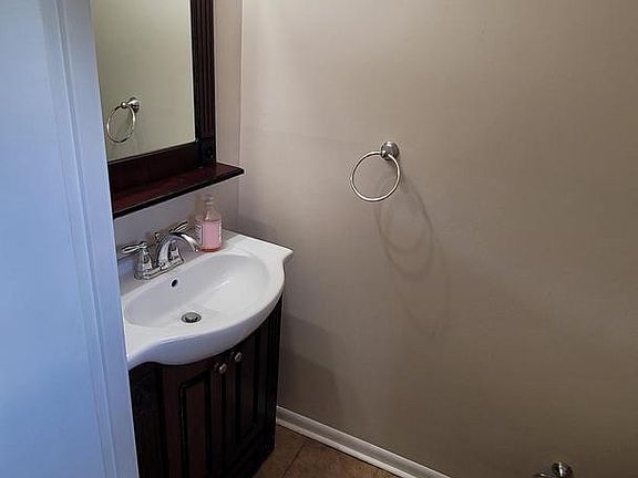 5th image of 1106 Pleasant Valley Dr