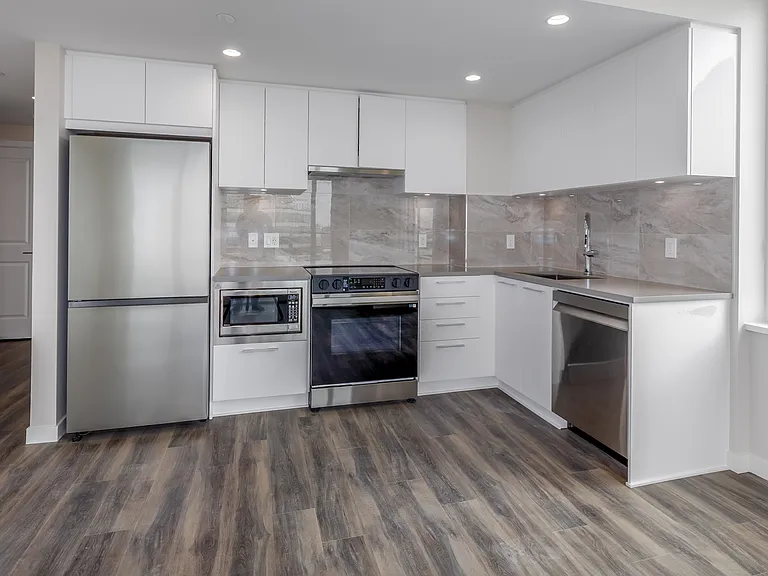 492 W 41st Ave — Photo 12