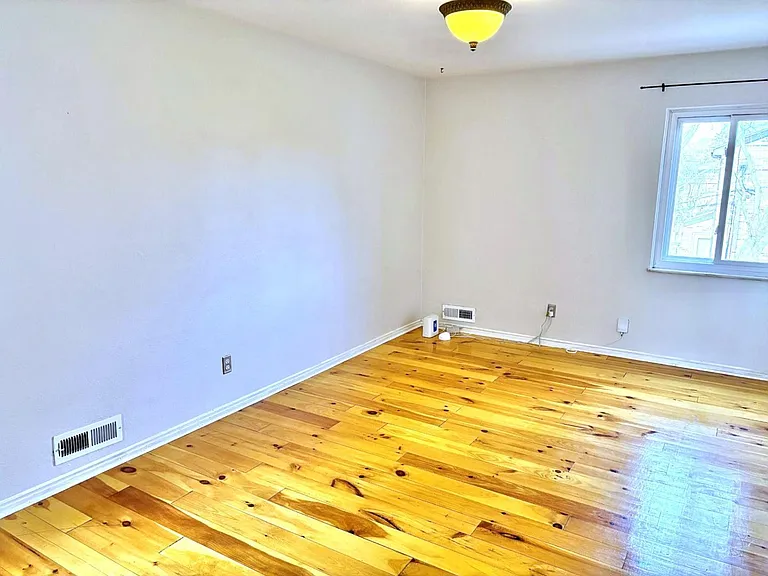 4033 Hillandale #4 — Photo 11
