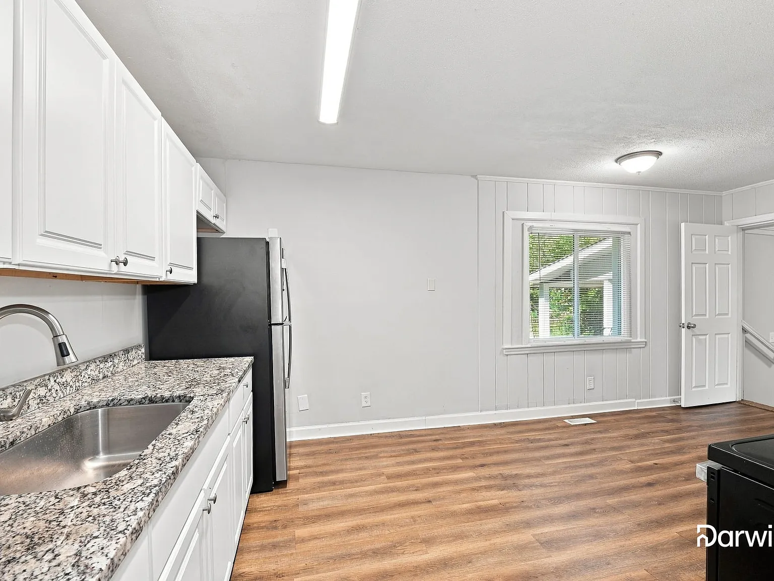 3 bed, 1.5 bath, 1326 sqft, $1,725 — Photo 2