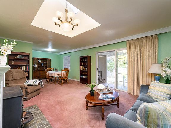 4th image of 2134 Johnson Dr